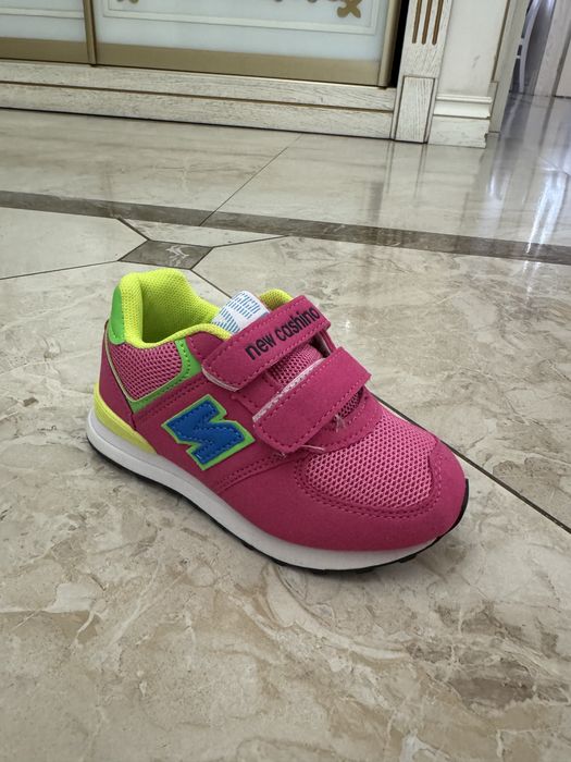 Кроссовки на девочку