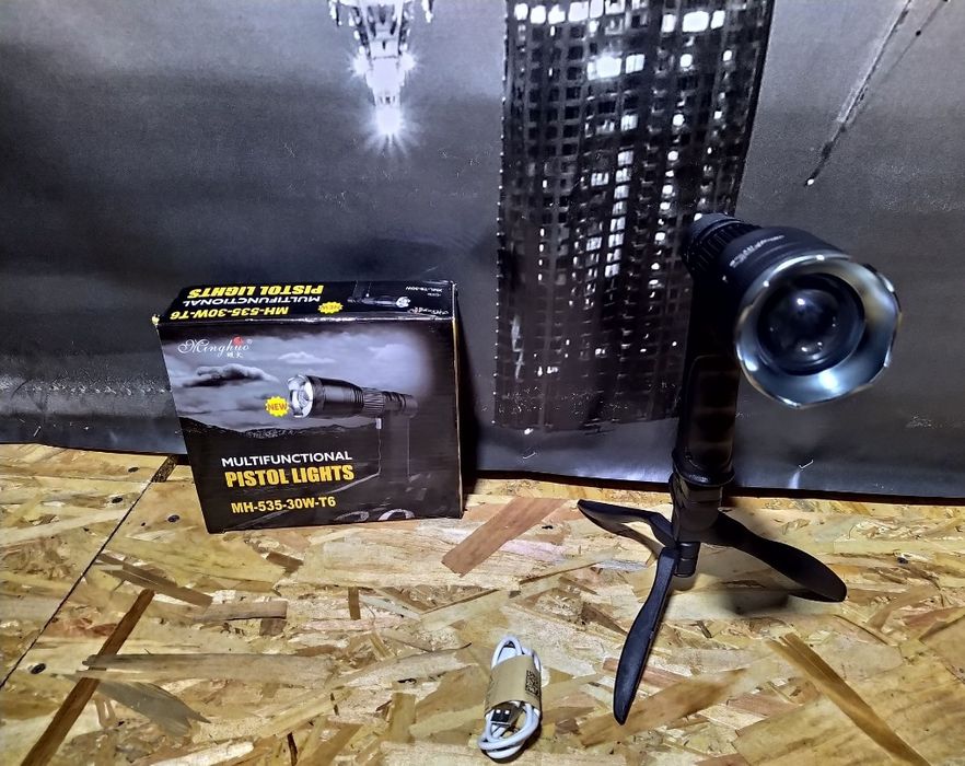 Lanterna led XML T6 - 30W Cu Trepied Pentru Pescuit, Camping etc.