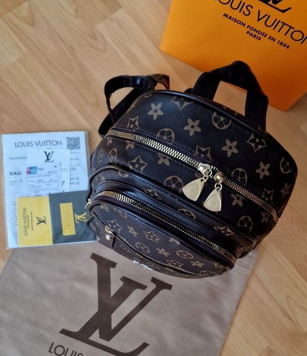Rucsac Louis Vuitton,logo metalic auriu, saculet, etichetă