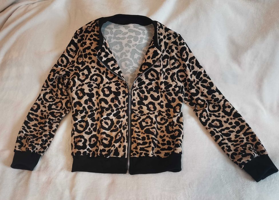 Дамско яке в актуален тигров принт