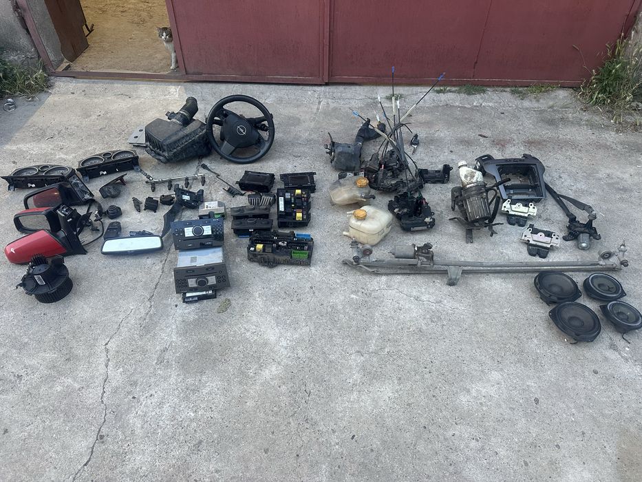 Опел зафира б някои части