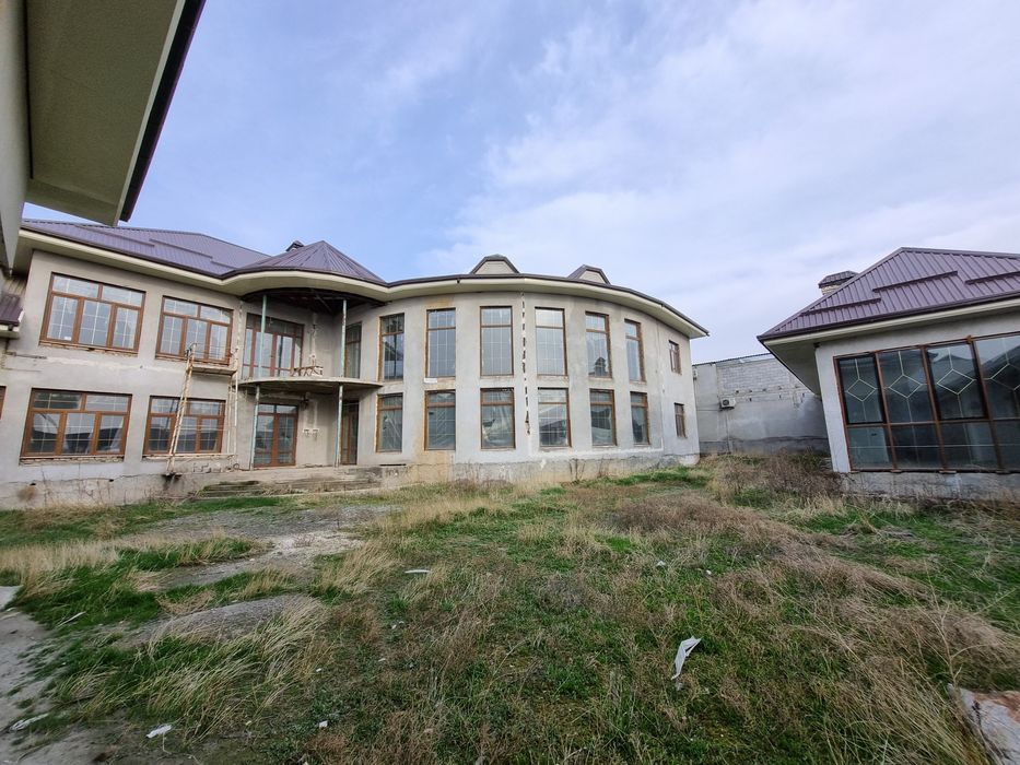 Yer Uy Sotiladi  (18sot)