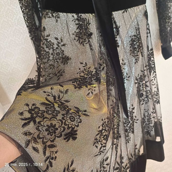 Женское платье продаётся