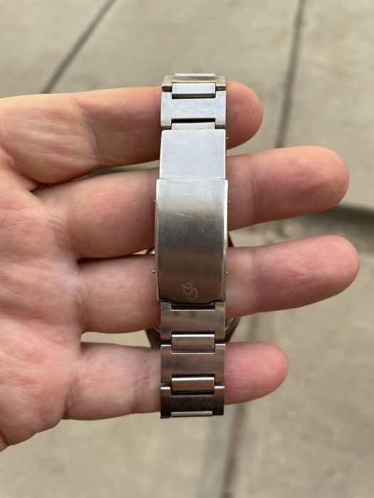 Продаю оригинальные часы