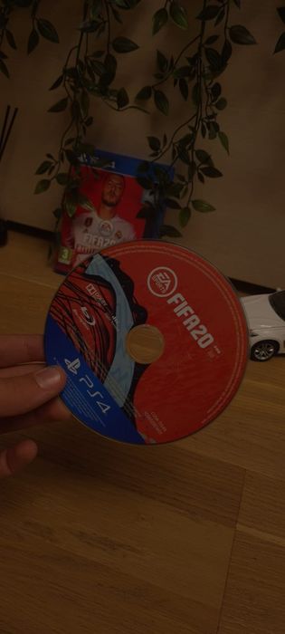 Vând PlayStation 4 Pro 1Tb două controlere