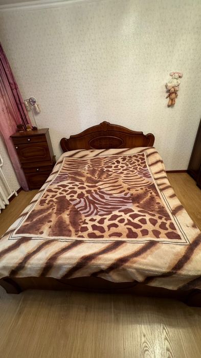 Продается спальный гарнитур