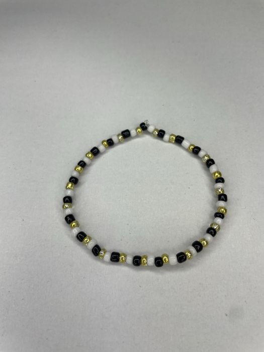 Продавам ръчно изработени гривни