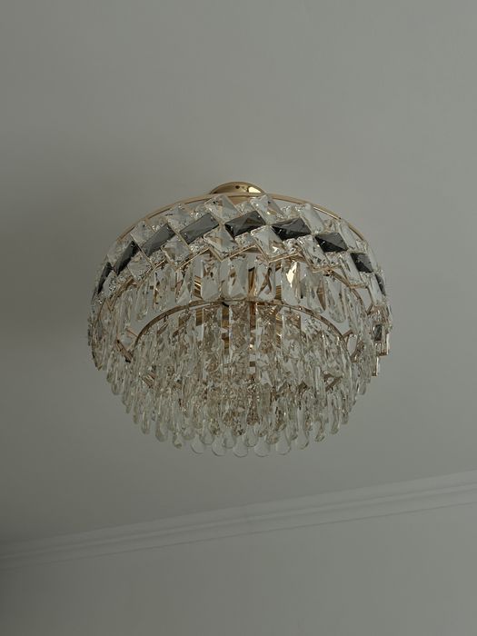 Lustră / candelabru auriu cu cristale design elegant