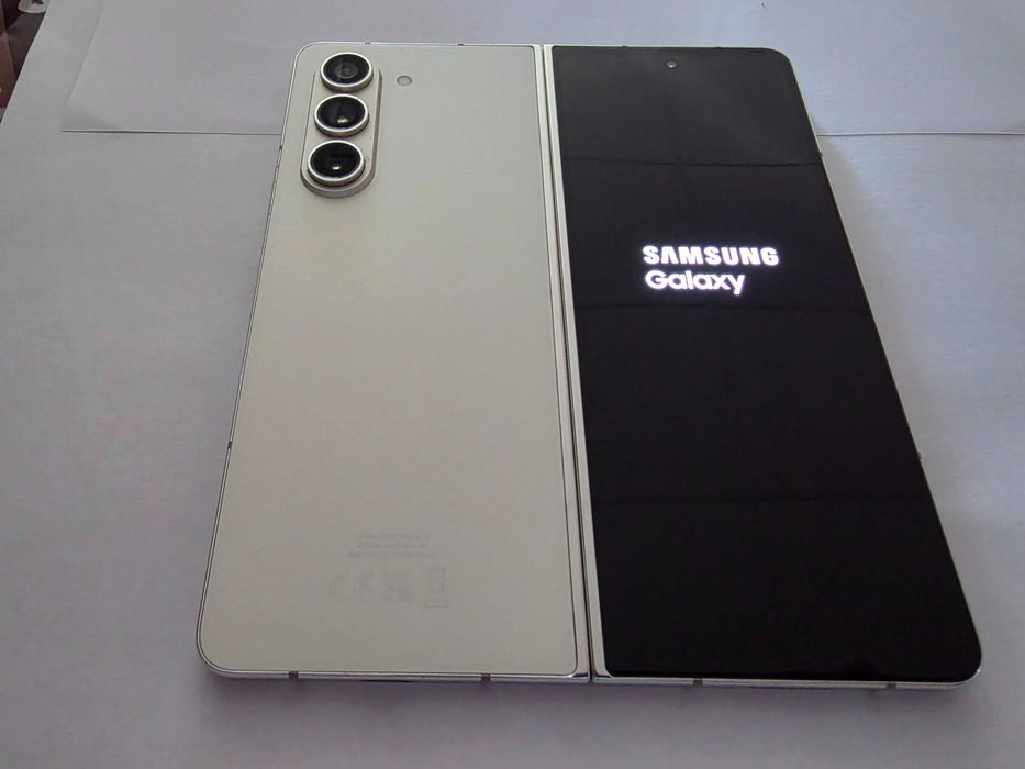 Samsung Galaxy Z Fold 5 | 12GB RAM | 256GB | Цвят Крем | Като нов!