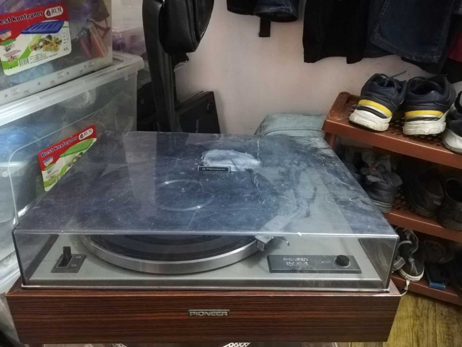 Продам виниловый проигрыватель