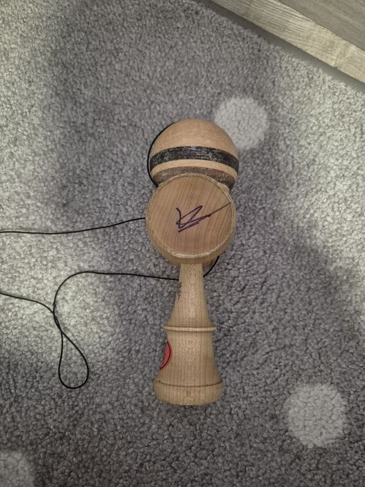 Kendama Europa cu 3 semnaturi