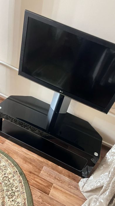 Телевизор б/у с подставкой