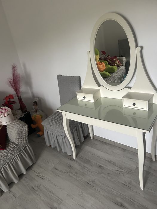 Masa machiaj toaleta ikea