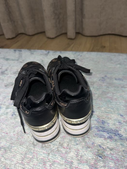 Adidași Dama Guess marimea 39