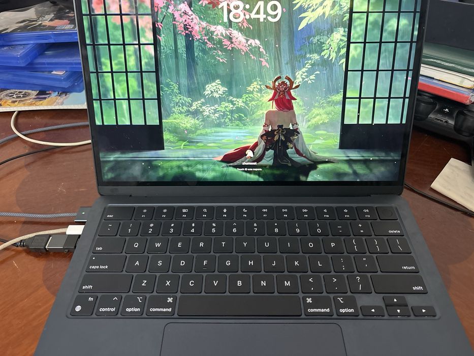 Макбук м3 256гб акб 95%