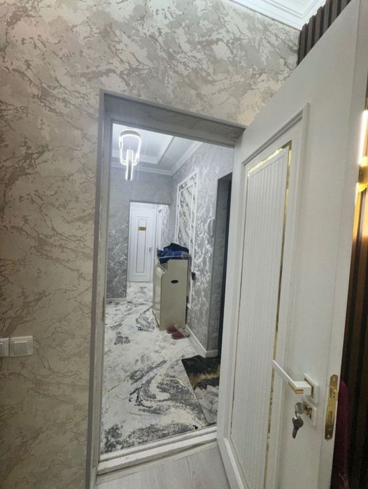 Продаётся двухкомнатная на м-в Карасу 1