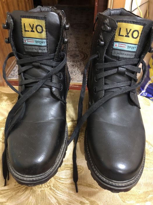 Продаются ботинки зимние.