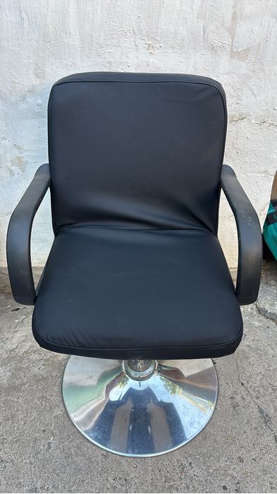 Продам парикмахерские кресла