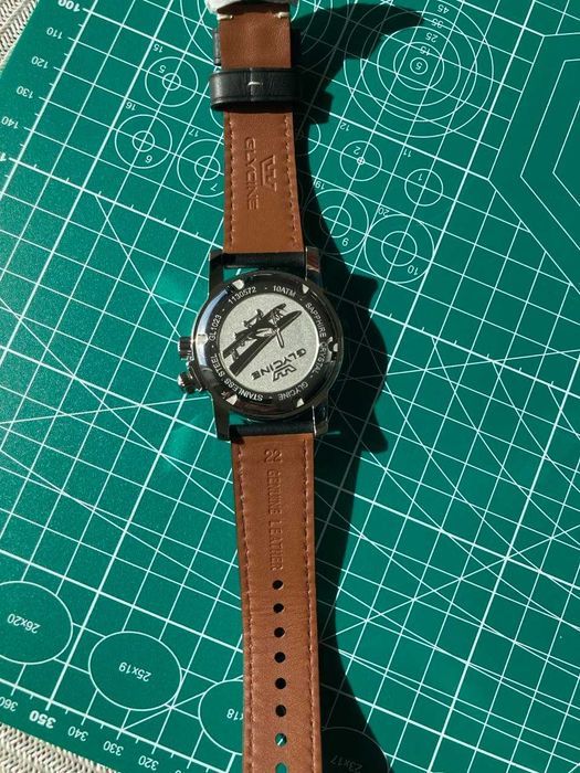 Glycine Airman 42 mm Quartz Swiss made. Superluminova.