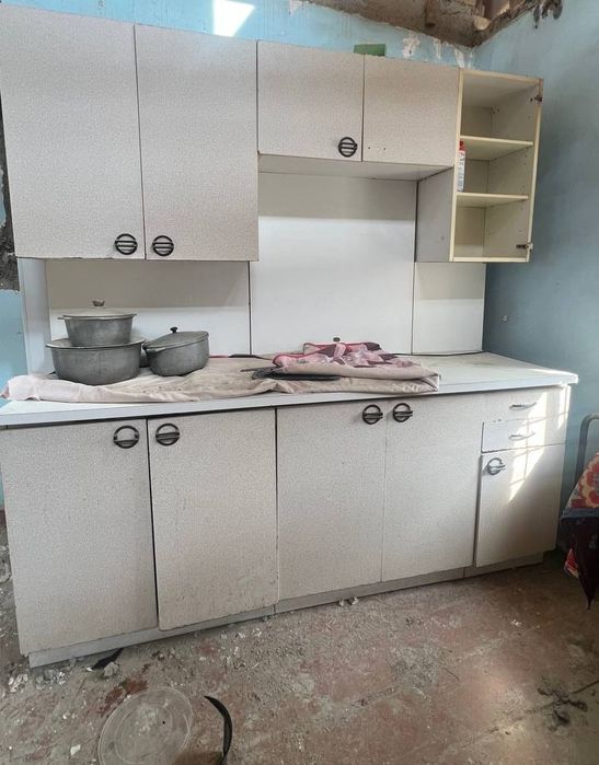 Kuxnya shkaf sotiladi