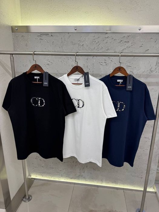 Модерни мъжки тениски CHRISTIAN DIOR– стил, комфорт и перфектна визия за лятото!