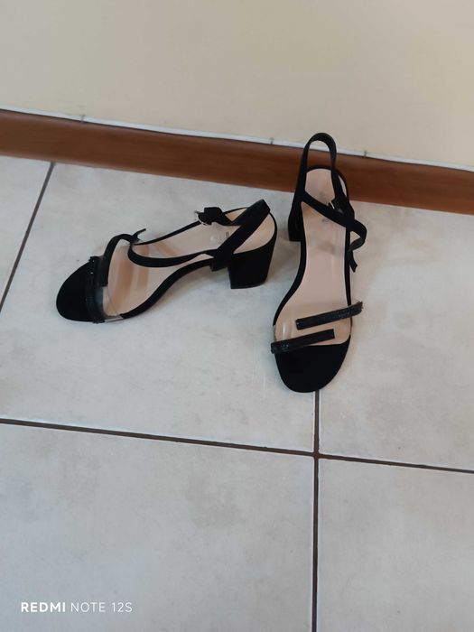 Елегантни дамски сандали на ток