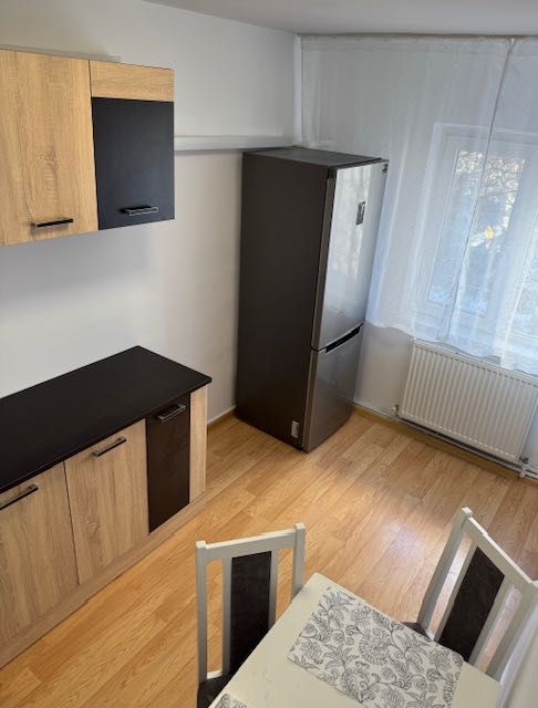 Închiriez apartament mobilat utilat + parcare