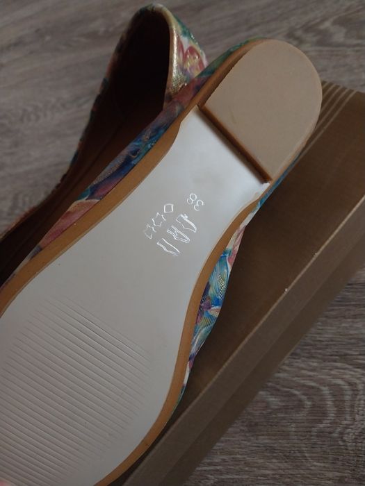 Продам новые балетки