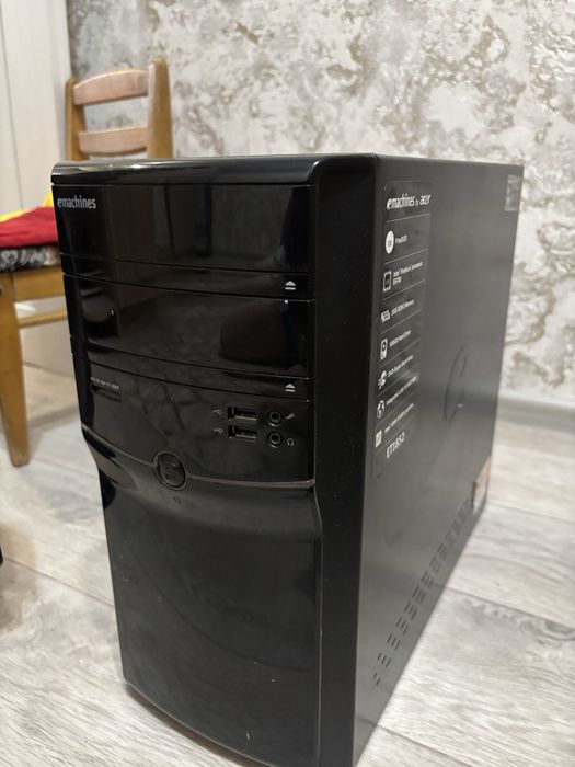 Продаю системный блок eMachines Personal Computer ET1852.