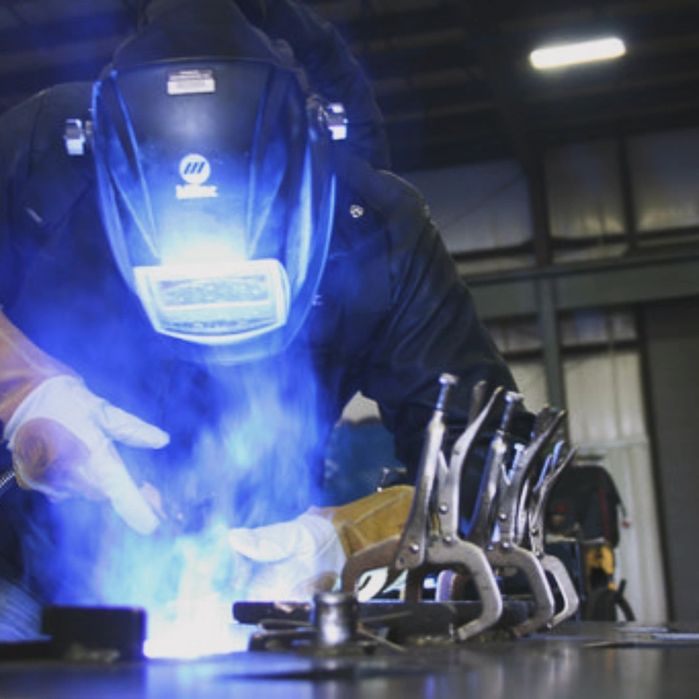 Svarka xizmatlari va Ataplena tamirlash suv issitish titanlarni