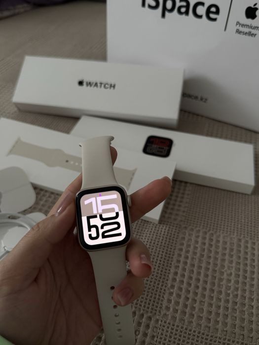Срочно продаю новые Apple Watch SE