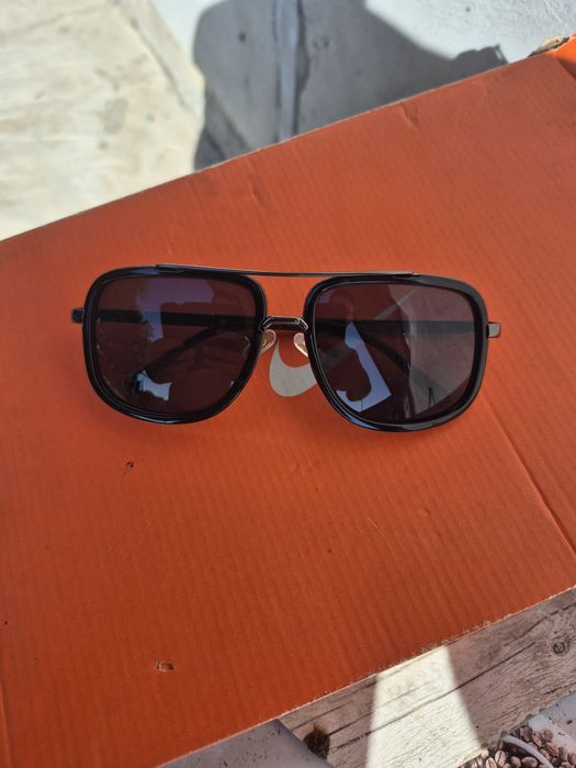 Ochelari de soare noi