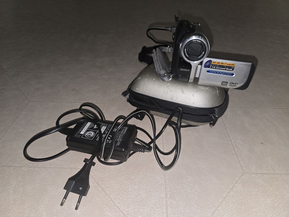 DVD-видеокамера Sony Handycam DCR-DVD105