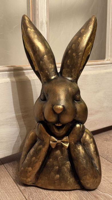 Голям Великденски заек, масивен, ръчно рисуван.