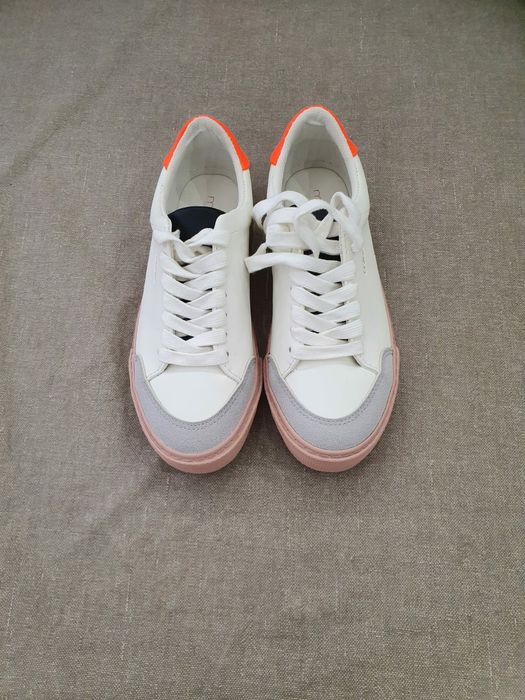 Новые женские кроссовки