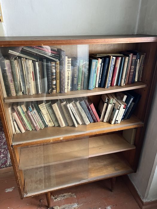 Посуда, книги, мебель