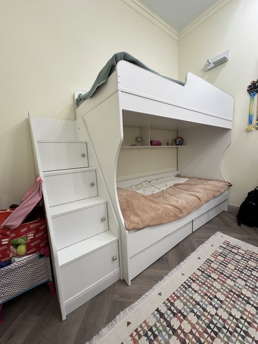 Продам двухъярусную кровать