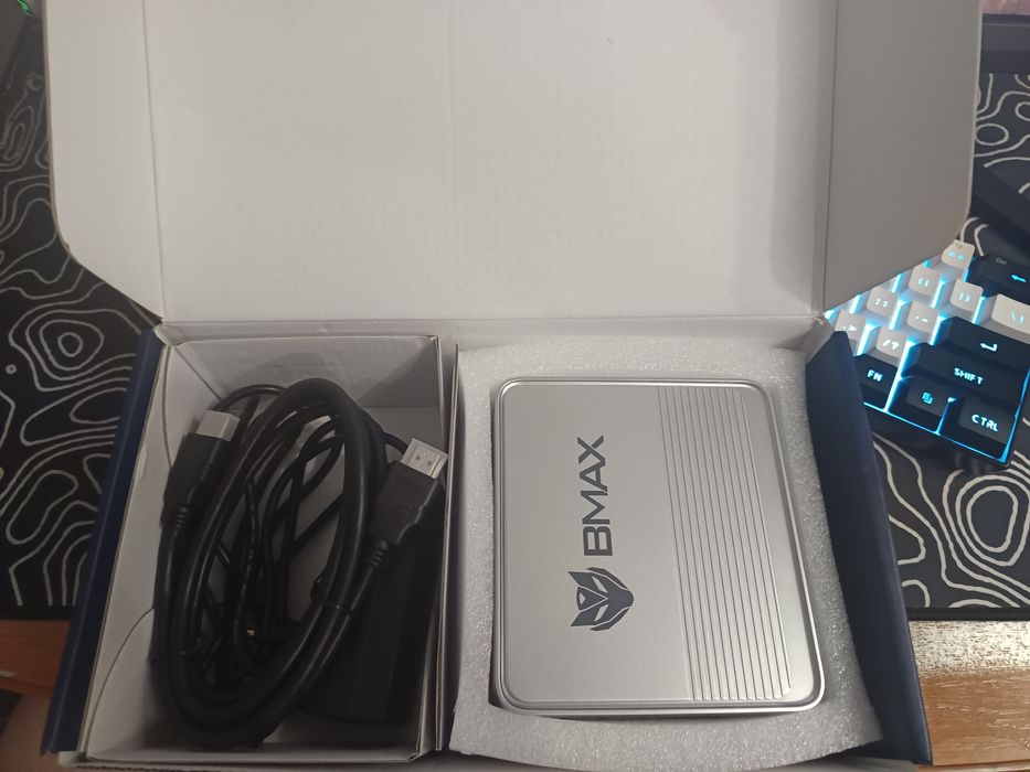 Vând mini PC  0% folosit sau pornit