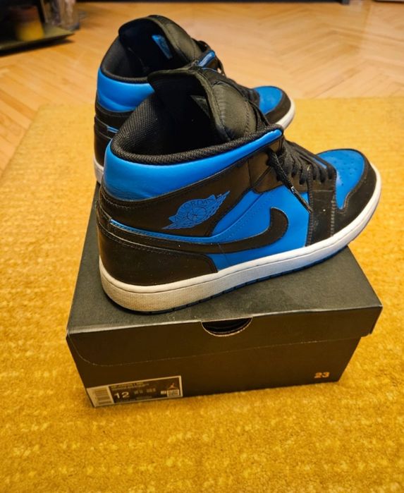 Jordan 1 mid Royal Blue