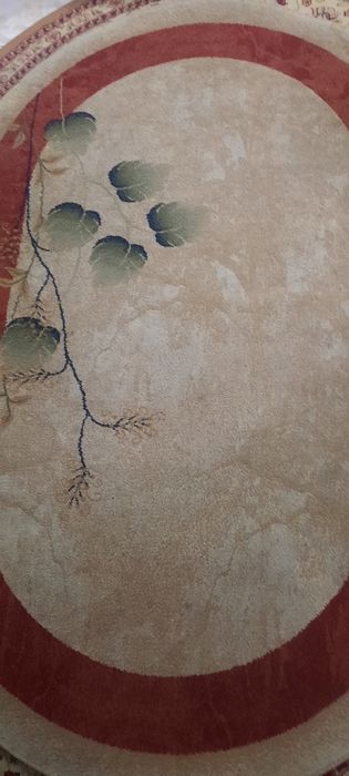 Продаю ковёр овальный