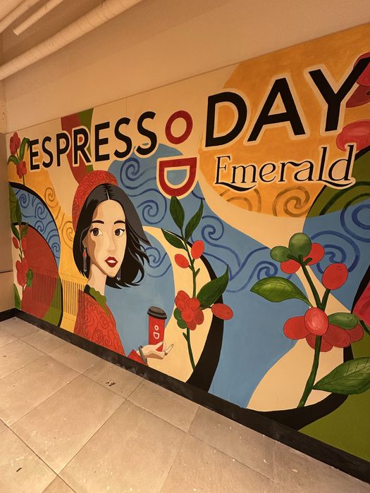 Художественная роспись на стене