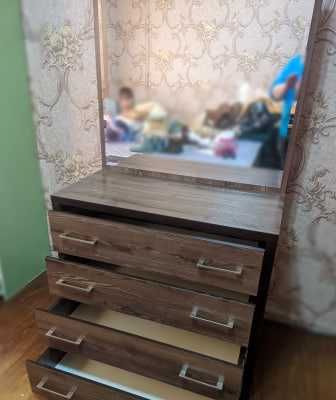 Трюмо в спальню в хорошем состоянии