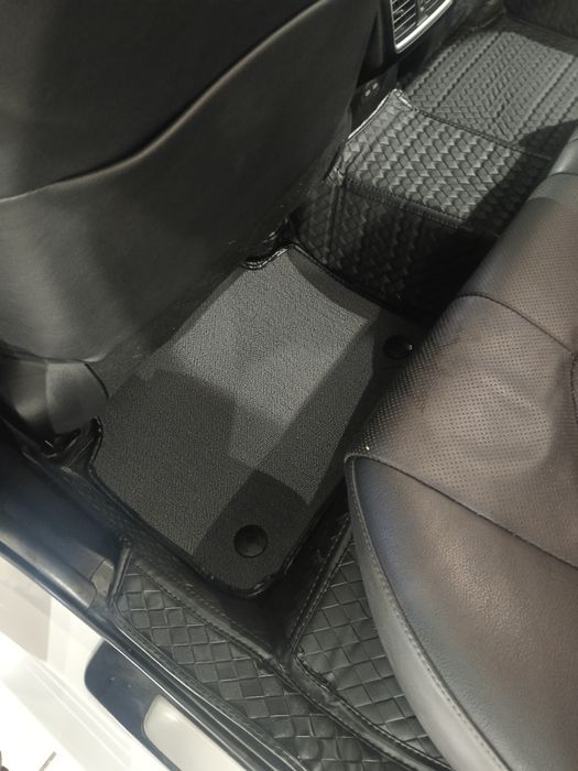 Продаю,полики 10  D  на камри 75