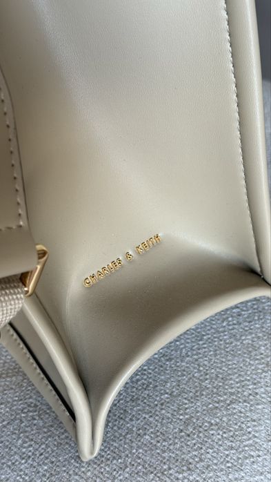 Продам сумку Charles & Keith
