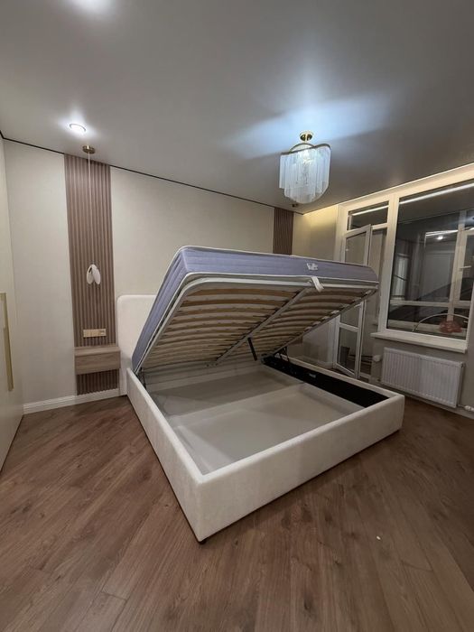 Дизайнерская двухспальная кровать