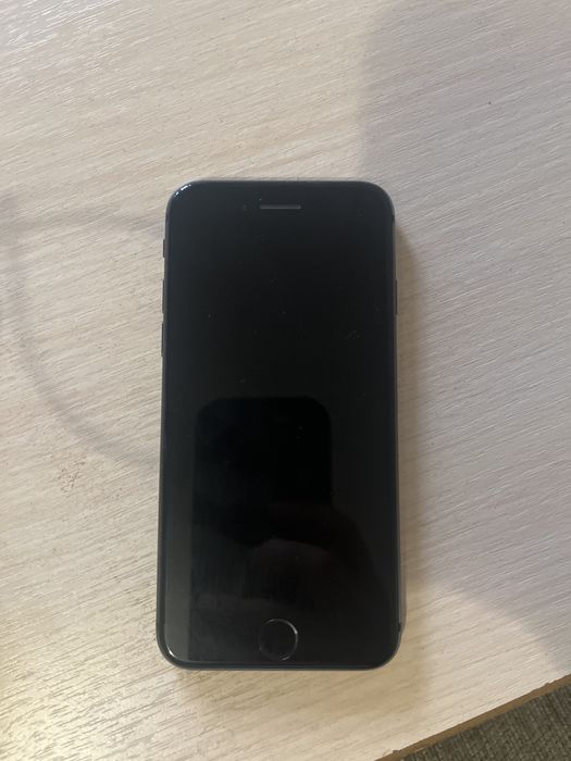 Продам iPhone 8 б/у