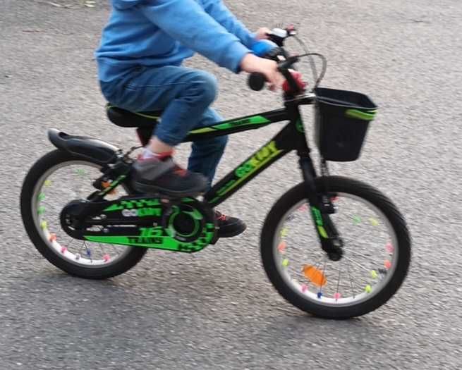 Bicicletă 3-5 ani cu roți ajutătoare