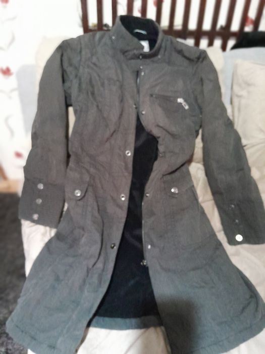 Geaca pt damă mărimea 38 culoare neagră, îmblănite