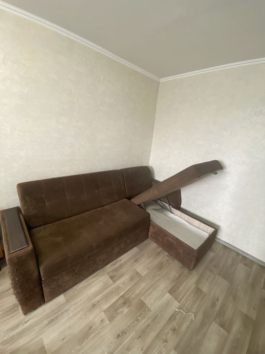 Продаю угловой диван  б/у