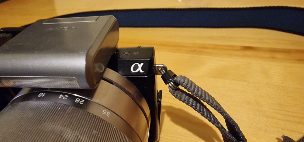 Продавам цифров фотоапарат SONY NEX-5R